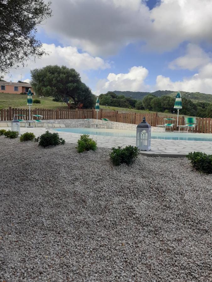 Agriturismo Gli Olivastri -Appartamento Bel Vedere Con Piscina ,Solarium E Vista Mare,Climatizzatore ,Wifi Aglientu Ngoại thất bức ảnh